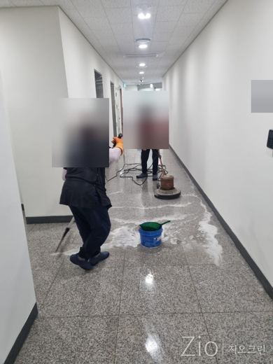 복도 바닥 마감 세척