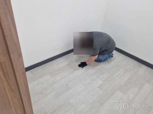 실내 바닥 걸레질