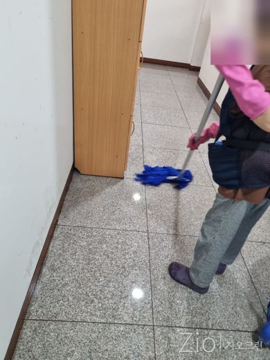 복도 물걸레 청소