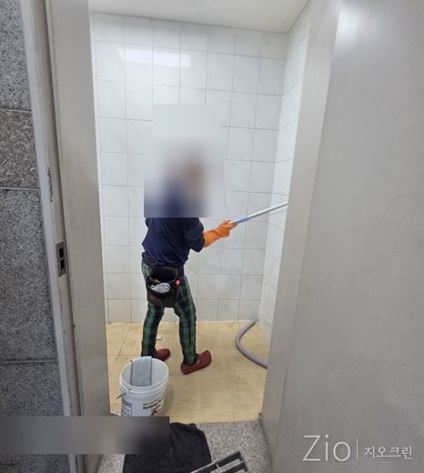 화장실 벽면 세척
