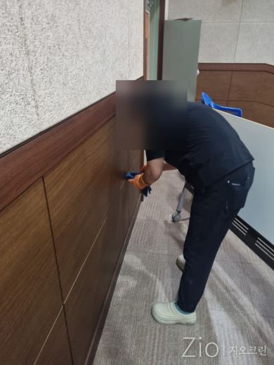 벽면 패널 청소