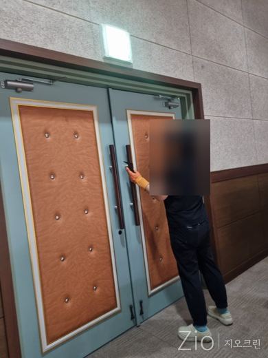 출입문 손잡이 청소