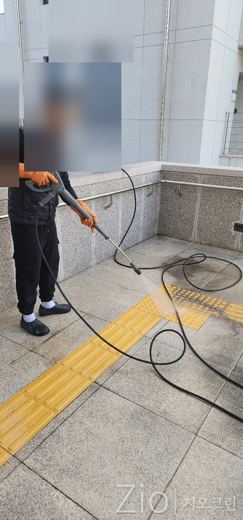 외부 통로 고압 세척