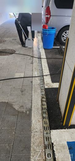 주차장 보도 물청소