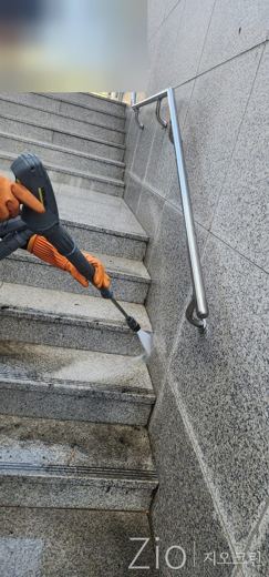 외부 계단 고압 세척