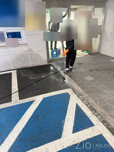 출입구 바닥 고압 세척