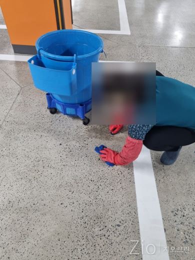 주차장 바닥 얼룩 제거