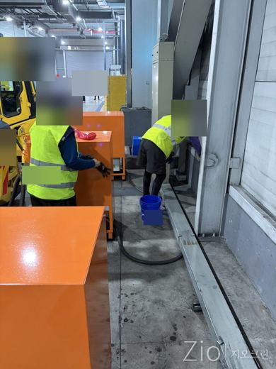 설비 주변 청소 작업
